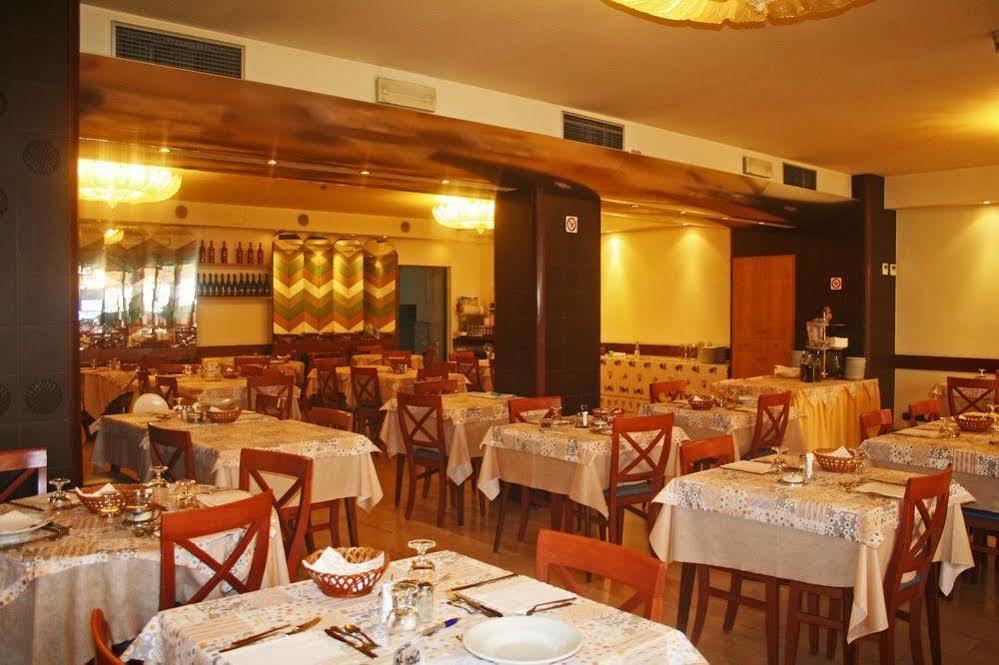 Hotel Saint Tropez Riccione Ngoại thất bức ảnh